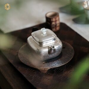 Ấm trà bạc chế tác thủ công tinh xảo ATB129