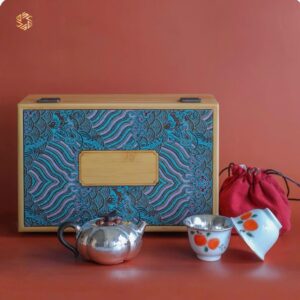 Ấm trà bạc chế tác thủ công tinh xảo ATB132